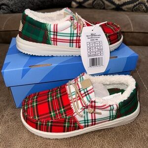 Hey Dude Kids J1 Wally Tri Tartan Plaid Red/White/Green
